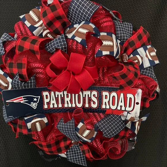 New England Patriots Deco Mesh Wreath - Picture 2 of 2
